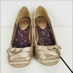 Jellypop Gold Satin heels pumps shoes size 7